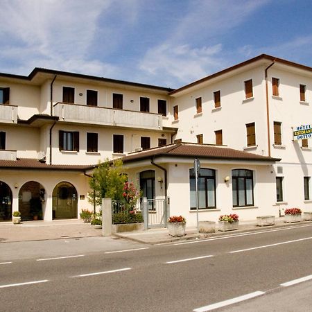 Hotel Ristorante Dotto Varago Exteriör bild