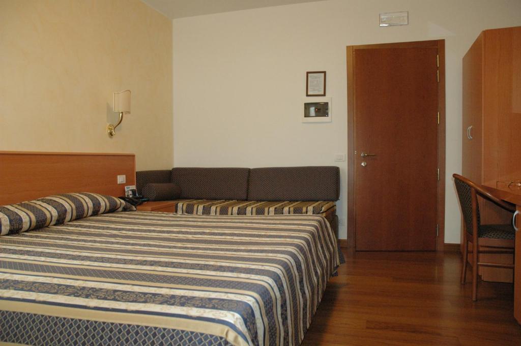Hotel Ristorante Dotto Varago Rum bild