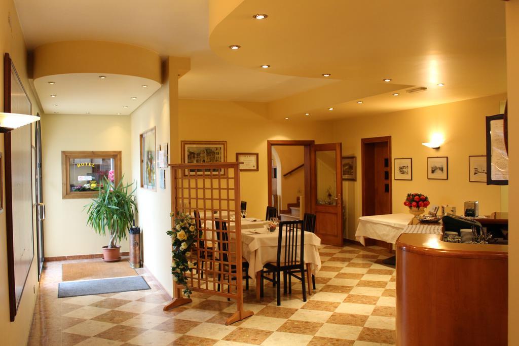 Hotel Ristorante Dotto Varago Exteriör bild