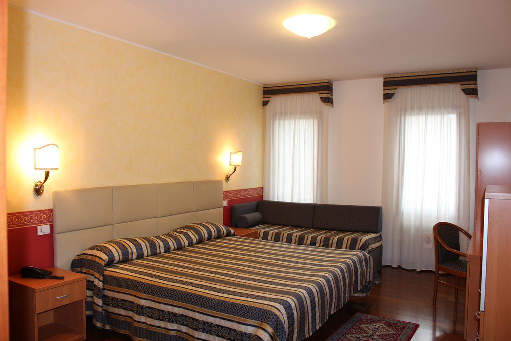 Hotel Ristorante Dotto Varago Exteriör bild