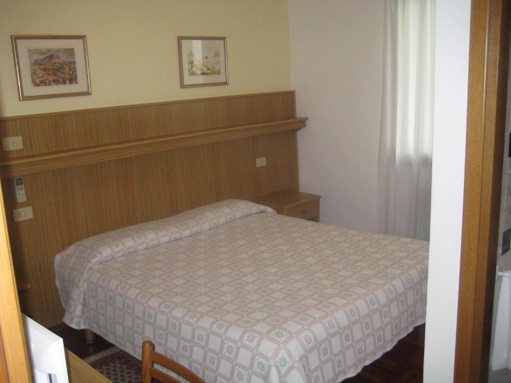 Hotel Ristorante Dotto Varago Rum bild