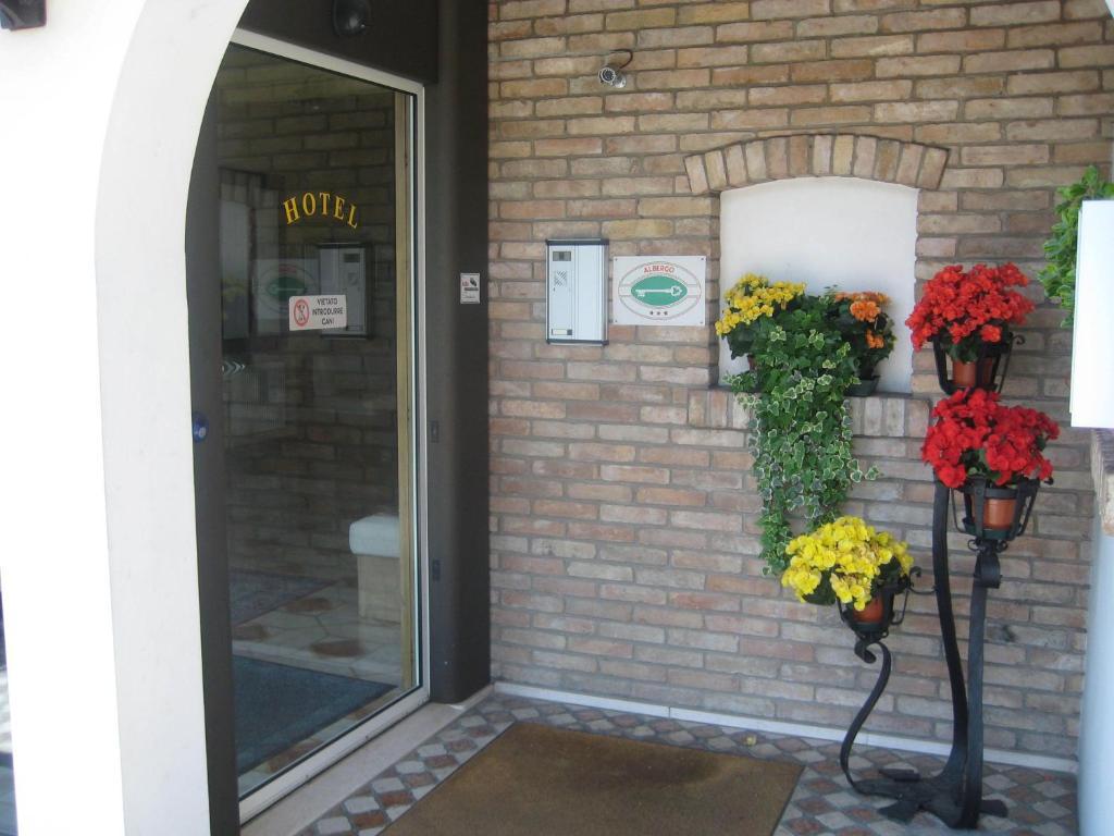 Hotel Ristorante Dotto Varago Exteriör bild